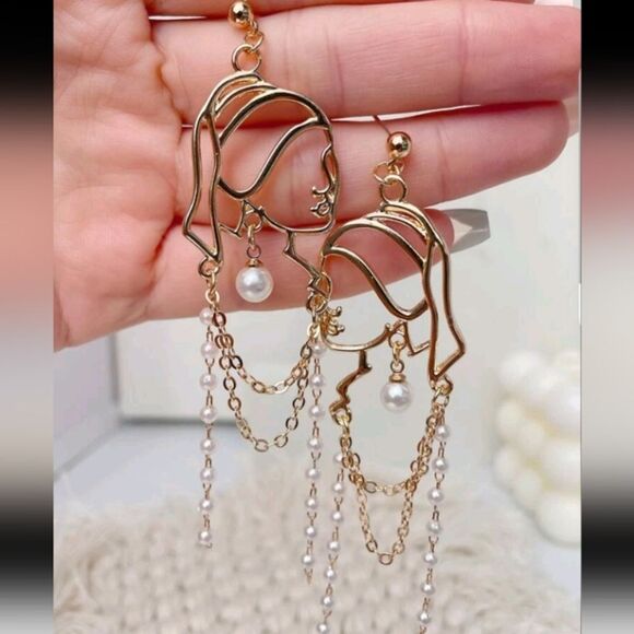 Faux Pearl Figure Fashion Earrings Girl with a Pearl - Picture 3 of 3